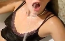Girl swallowing piss and loving it